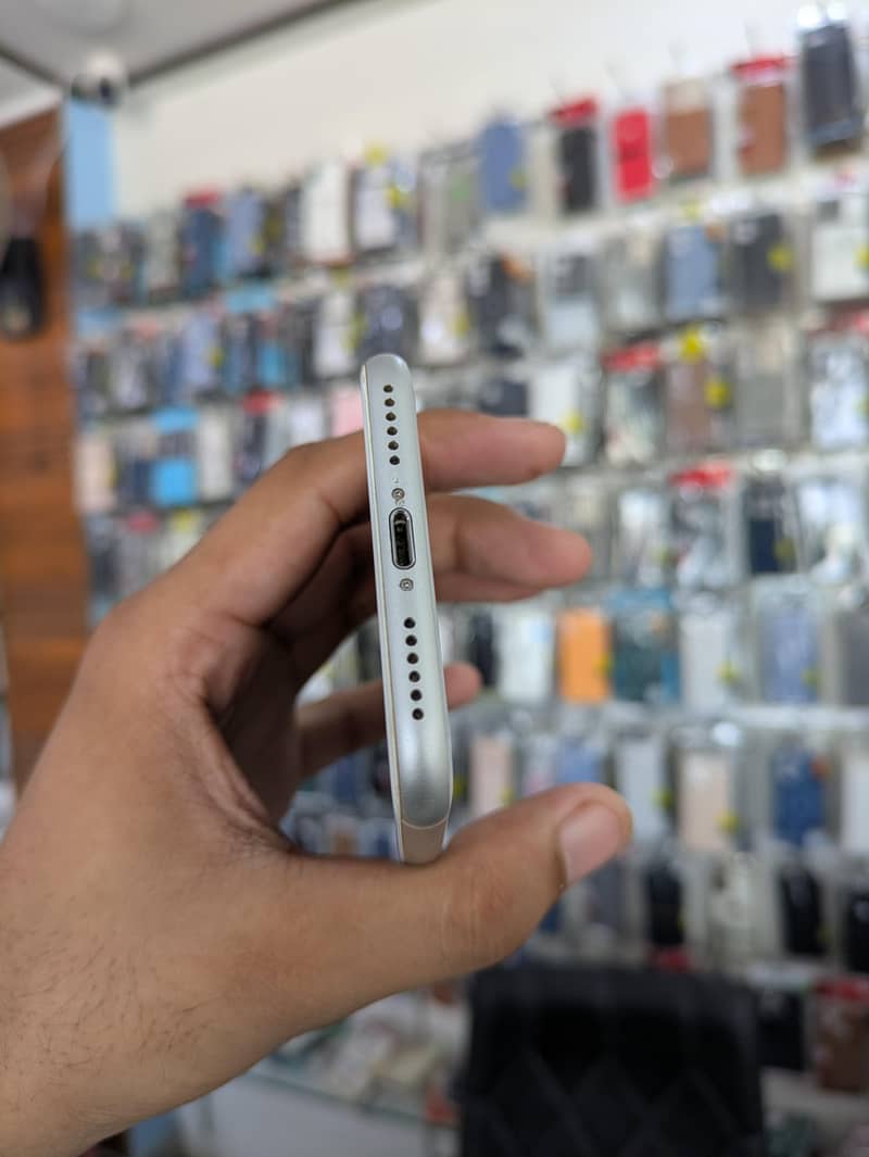 Apple iPhone 8 4
