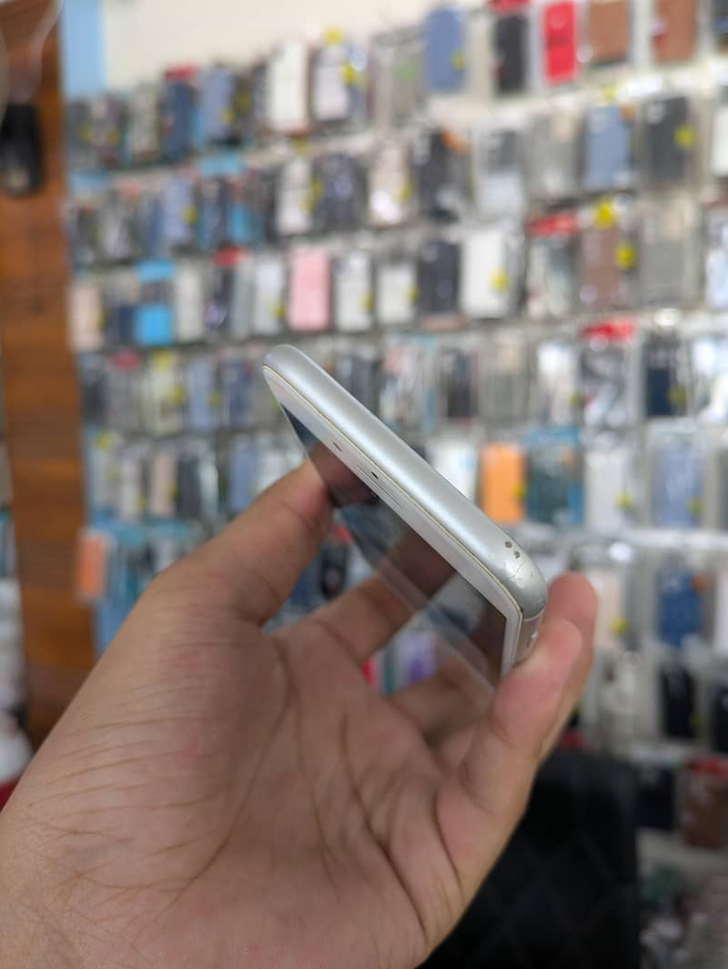 Apple iPhone 8 5