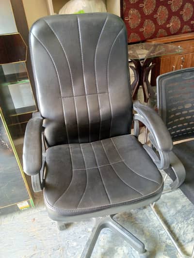 1add revolving chair and 1add simple chair sell