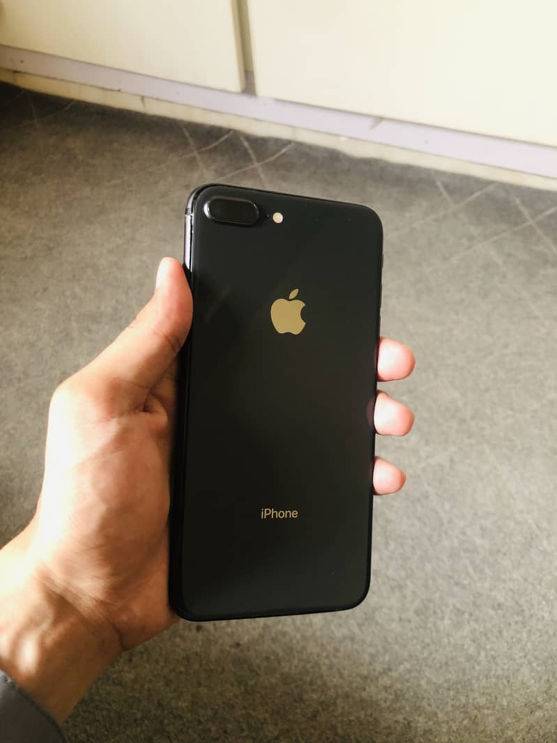 Apple iPhone 8 Plus 0