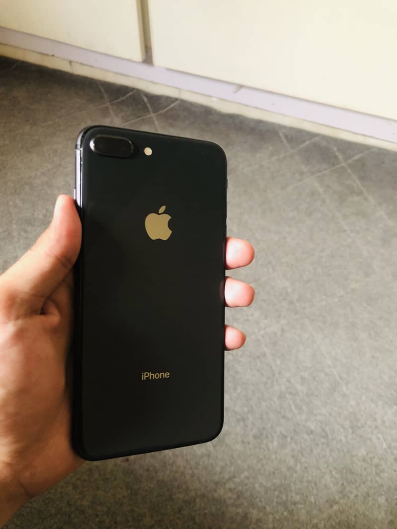 Apple iPhone 8 Plus 1