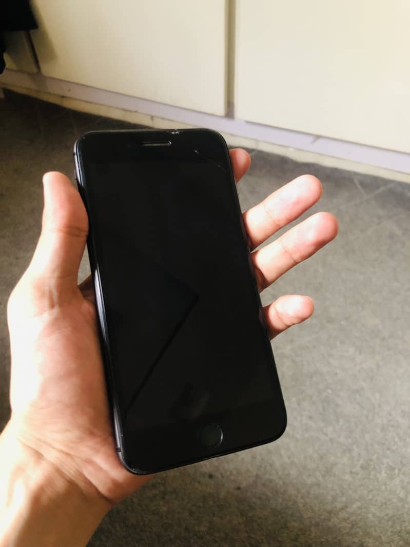 Apple iPhone 8 Plus 3