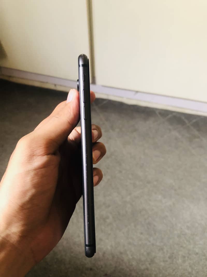 Apple iPhone 8 Plus 4