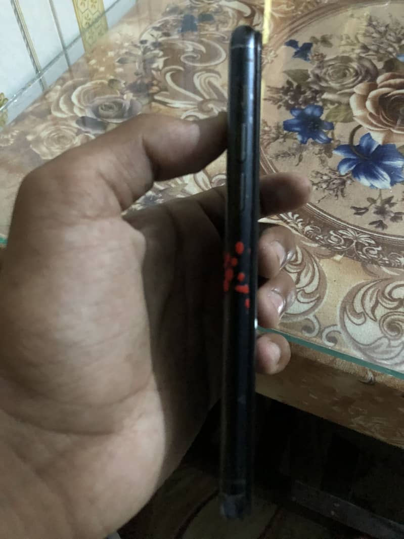 Apple iPhone 11 Pro 4