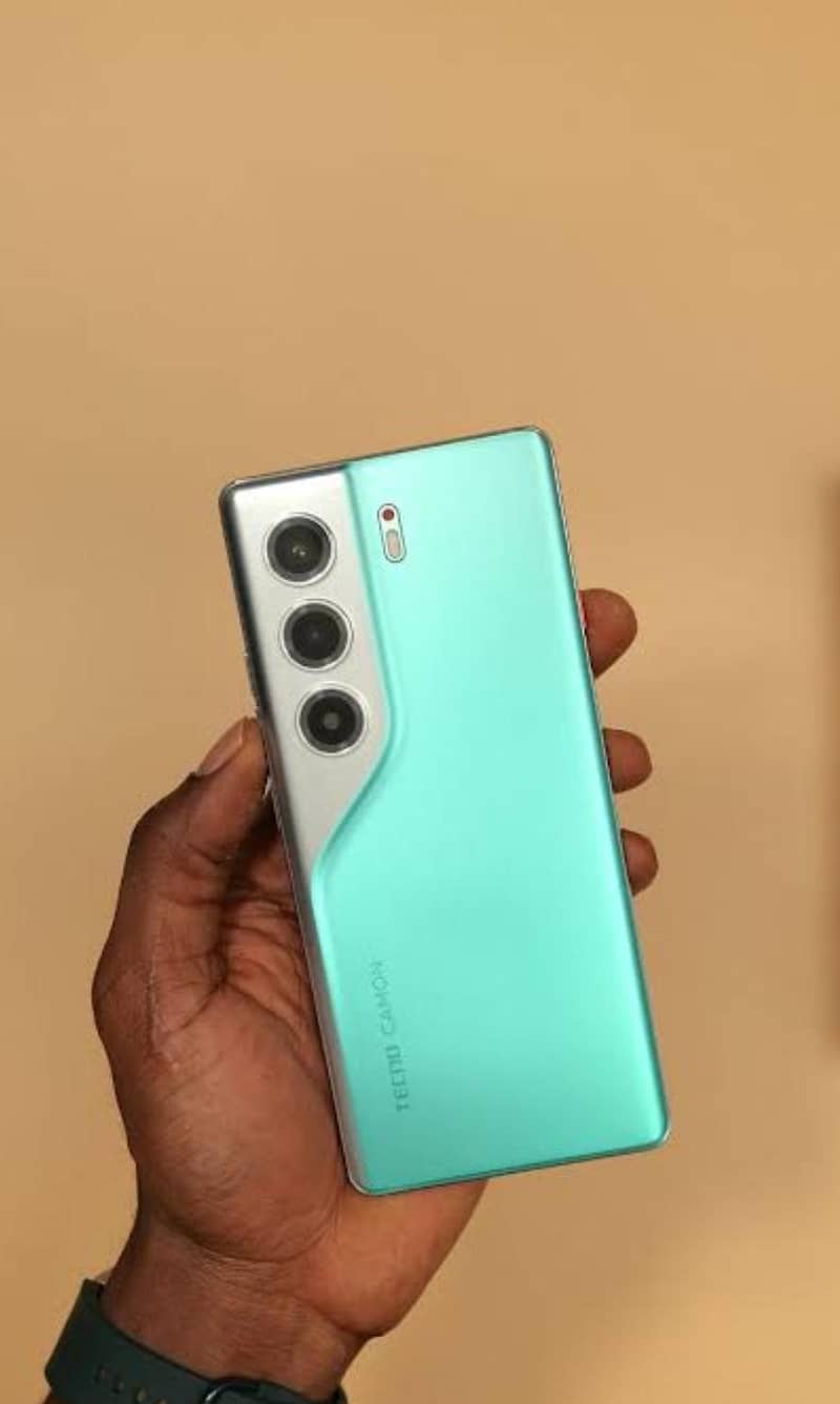 Tecno CAMON 40 Pro 2