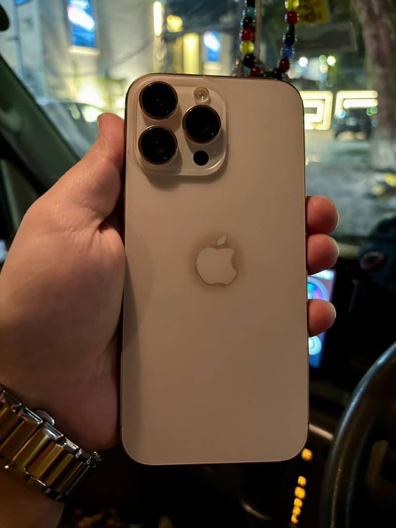 Apple iPhone 16 Pro Max 3
