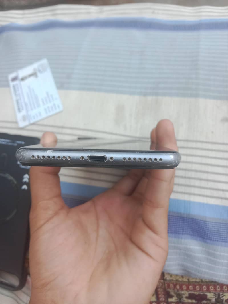 Apple iPhone 8 Plus 3