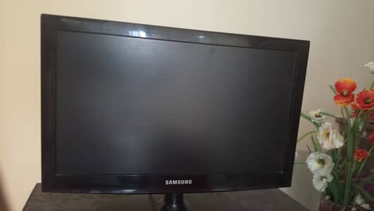 Samsung Old 24 inches LCD 1080p