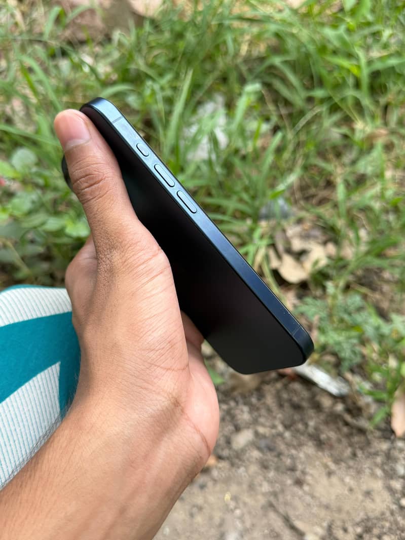 Apple iPhone 15 Pro 2