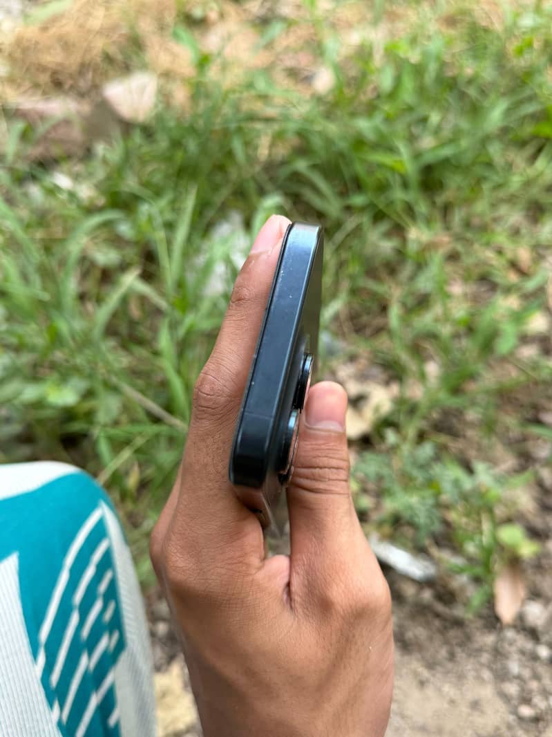 Apple iPhone 15 Pro 4