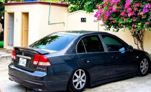 Honda Civic 2005 Back Spoiler – Neat & Clean