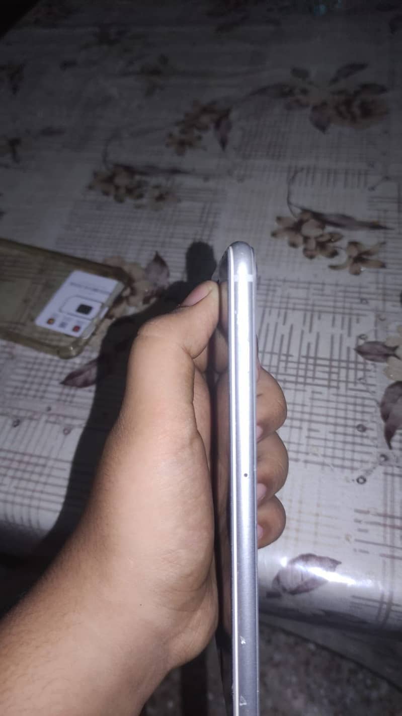 Apple iPhone 8 Plus 3