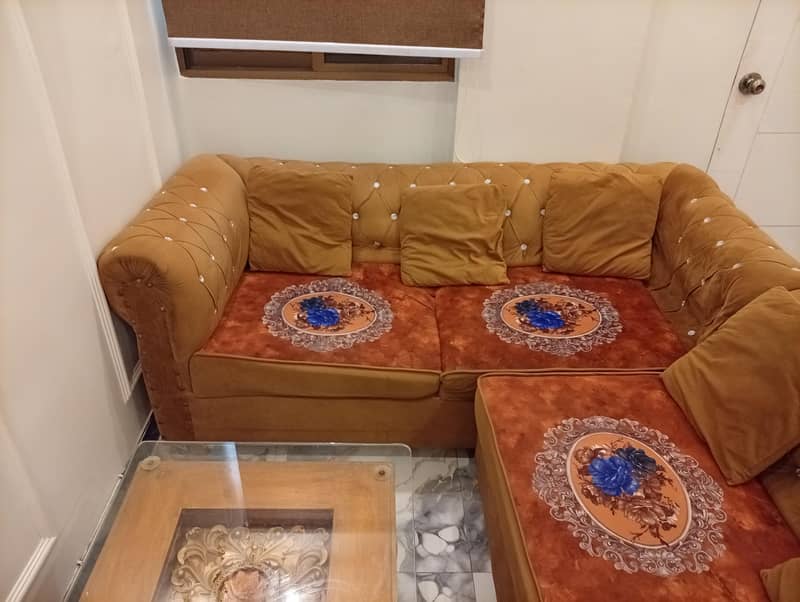 I'm selling L shaped sofas 4