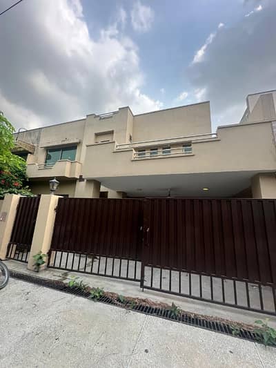 10 Marla 4 Bed Room House Available For Sale