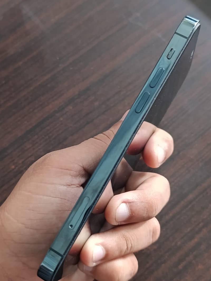 Apple iPhone 12 Pro 1