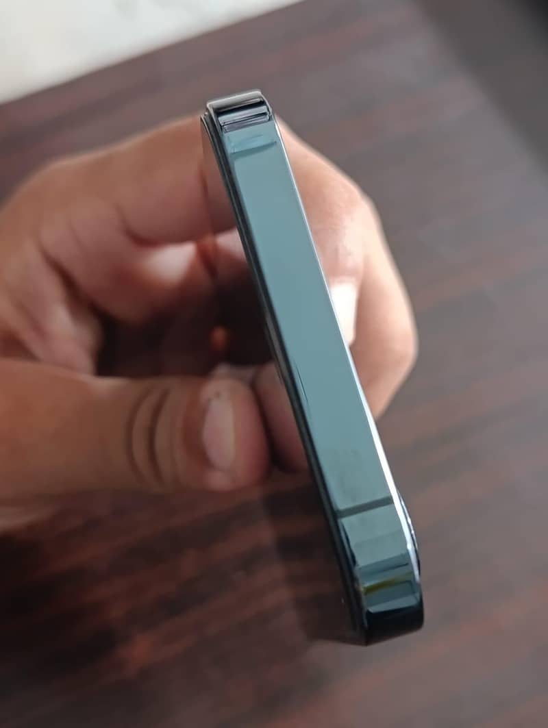 Apple iPhone 12 Pro 3