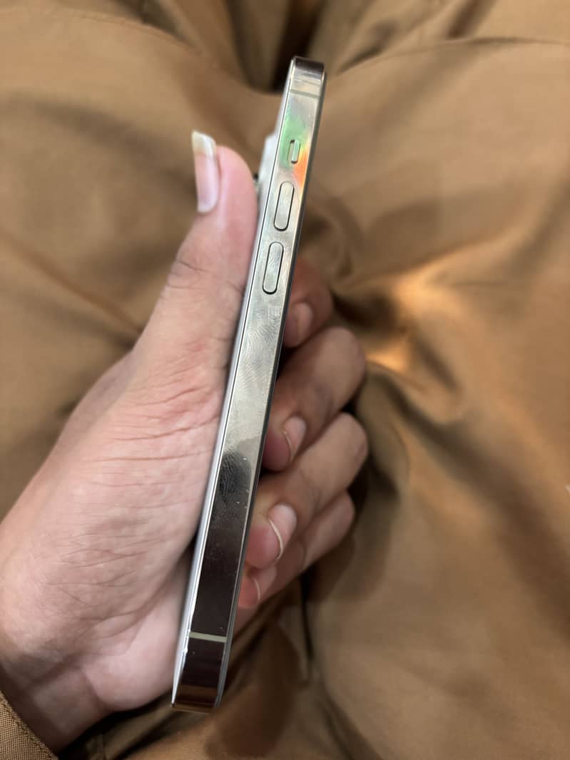 Apple iPhone 14 Pro 4