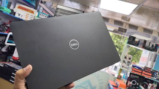 Dell latitude corei7 8th gen 08/256