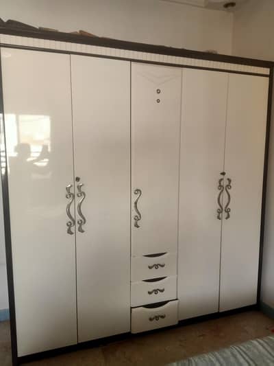 wardrobe / almari