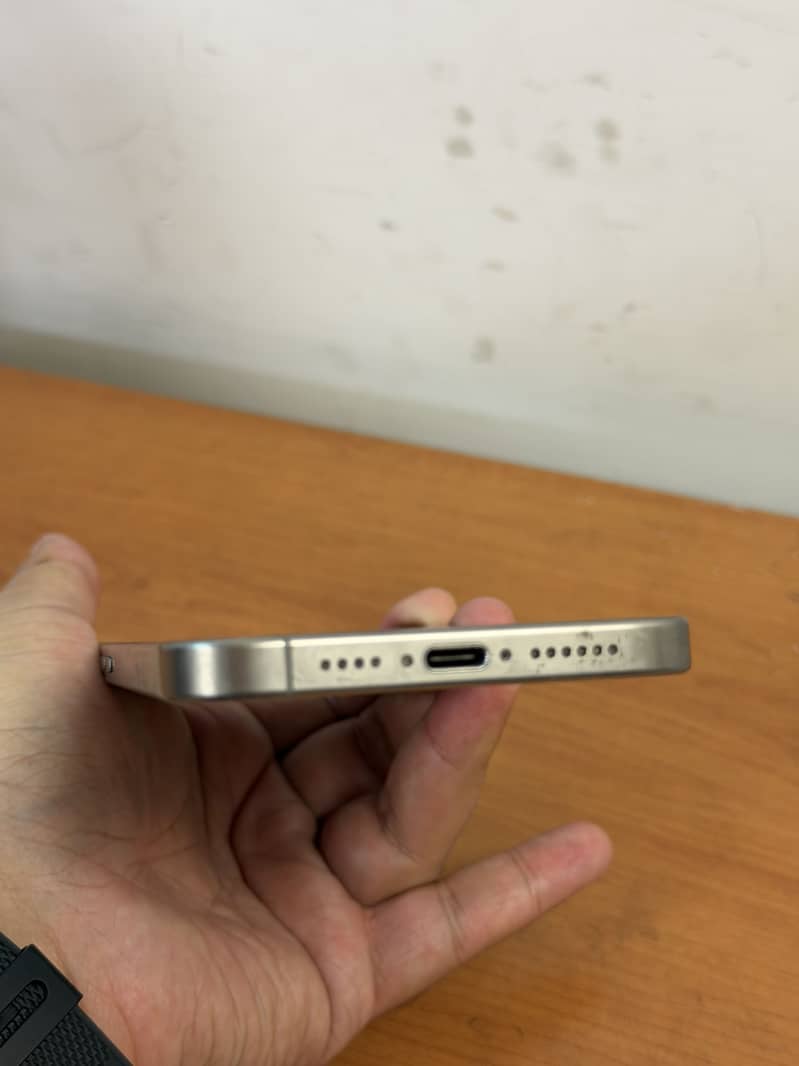 Apple iPhone 15 Pro Max 2