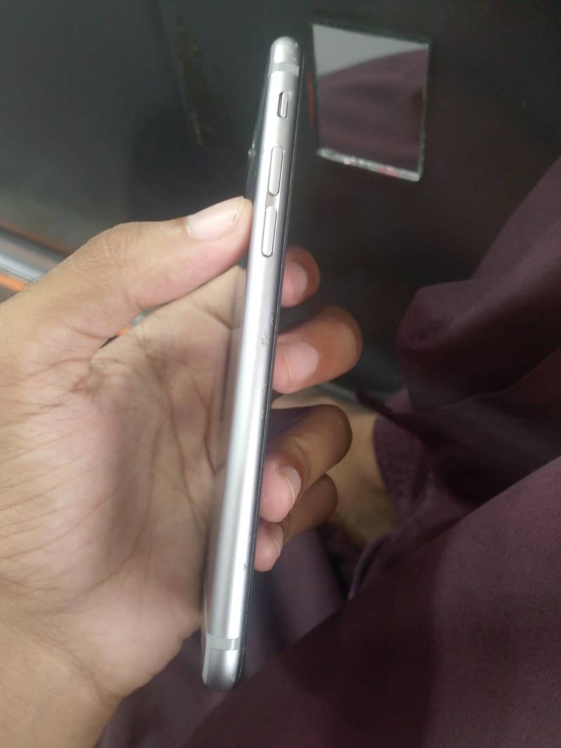 Apple iPhone 6S 4