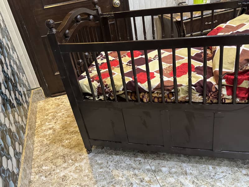 Baby cot 2