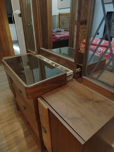 Dressing table for sale
