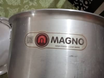 Large cooking pan