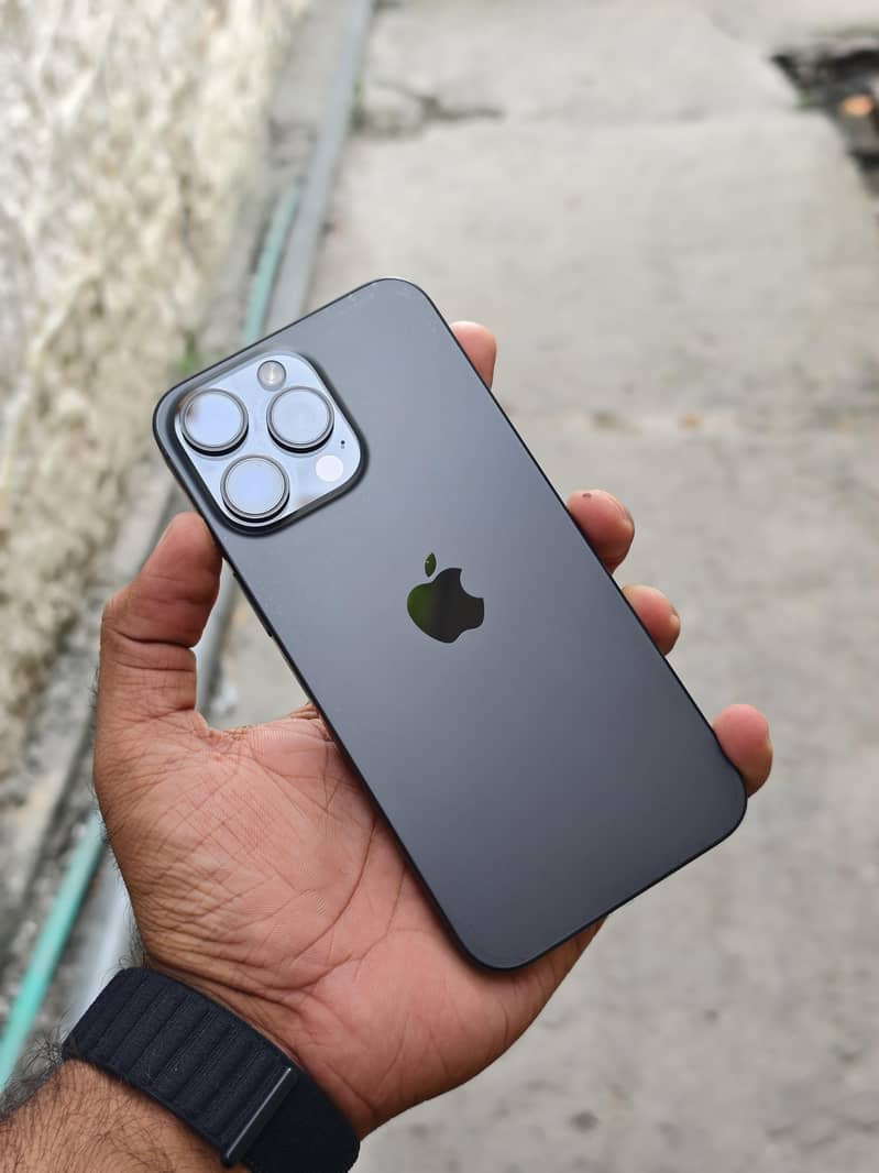 Apple iPhone 15 Pro Max 0