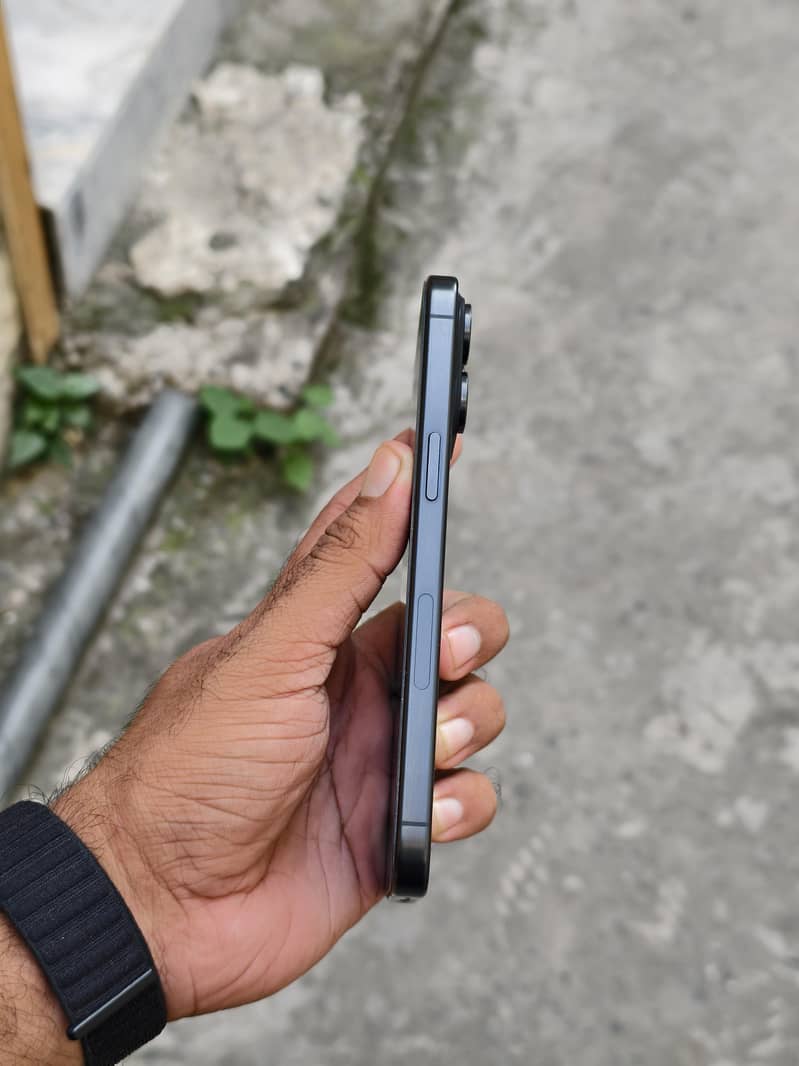 Apple iPhone 15 Pro Max 1