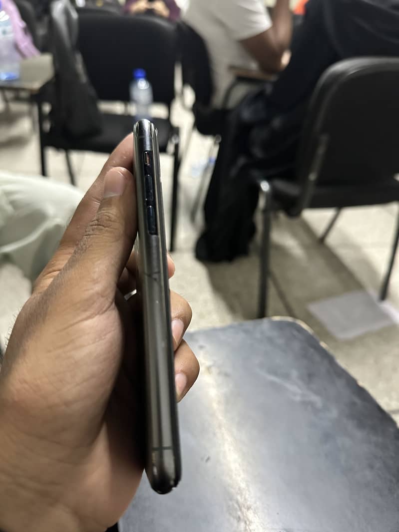 Apple iPhone 11 Pro 1