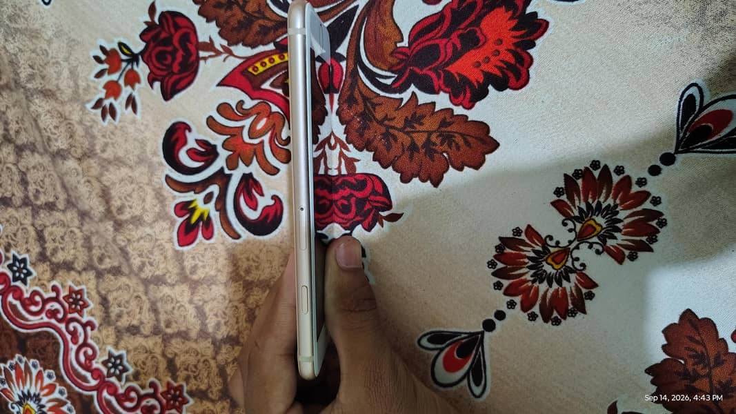 Apple iPhone 8 3