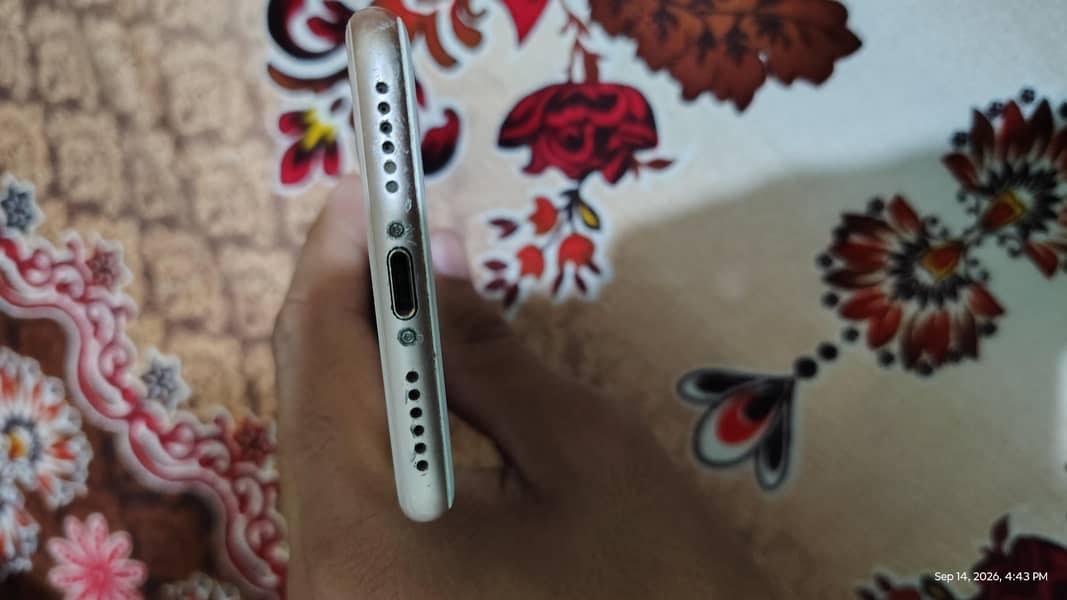 Apple iPhone 8 4