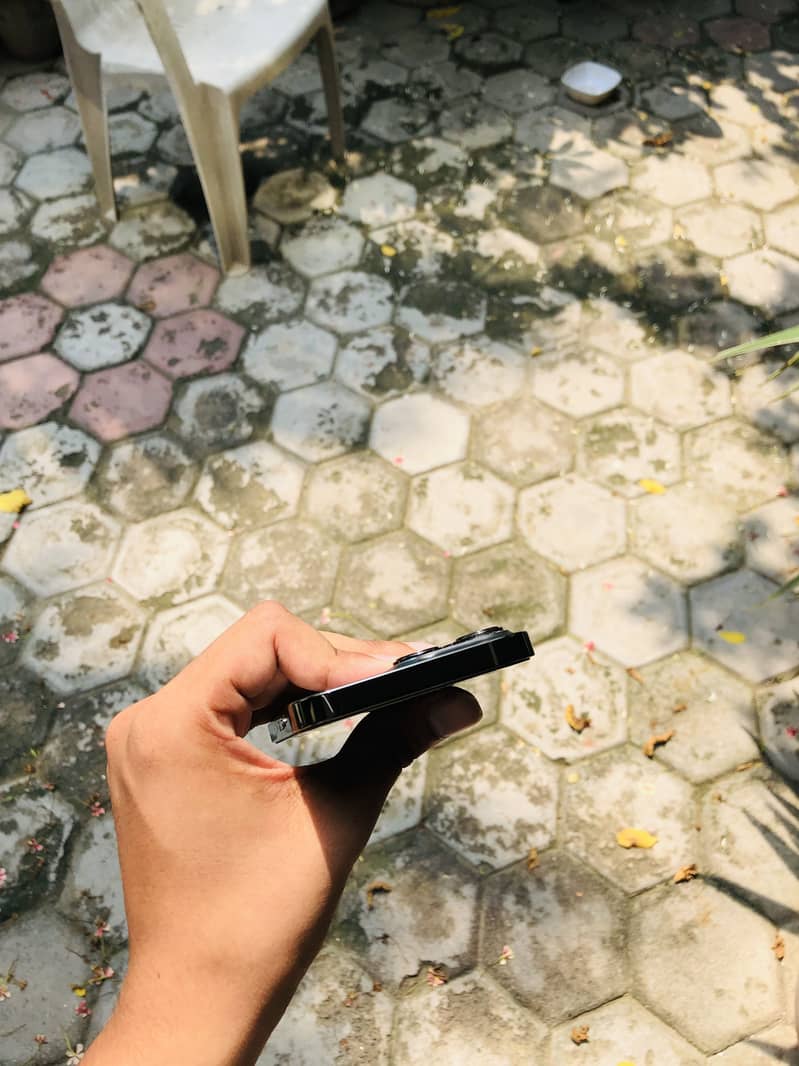 Apple iPhone 13 Pro 2
