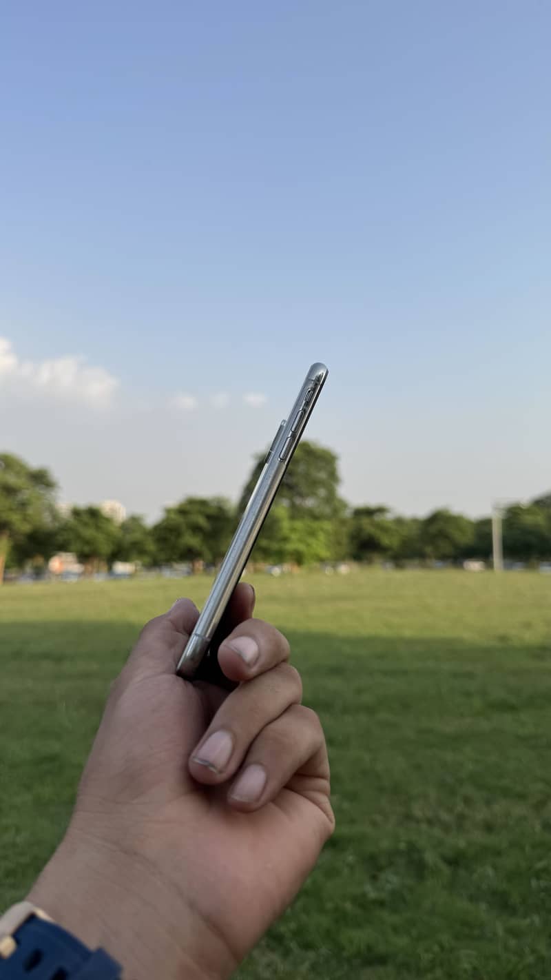 Apple iPhone XS 3