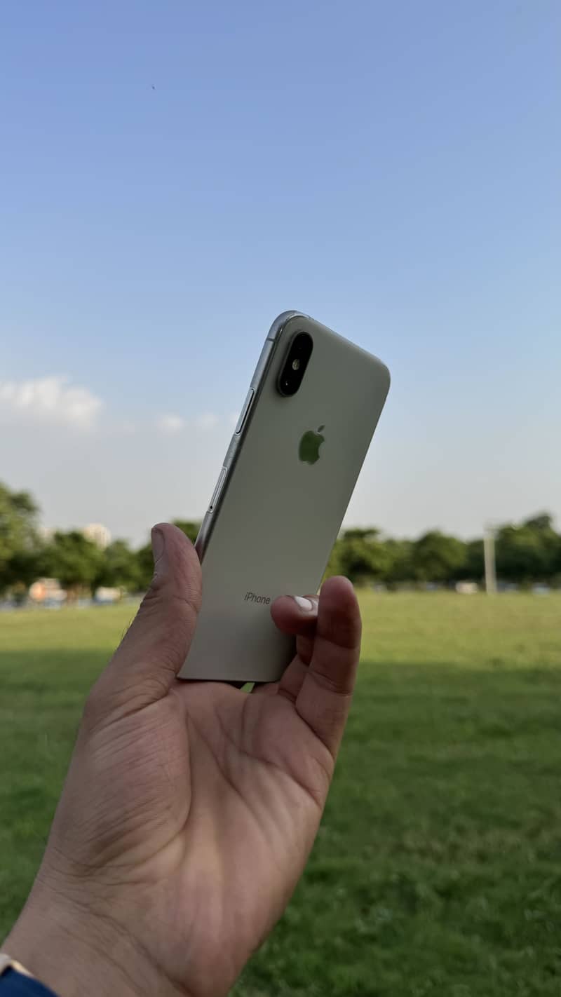 Apple iPhone XS 4