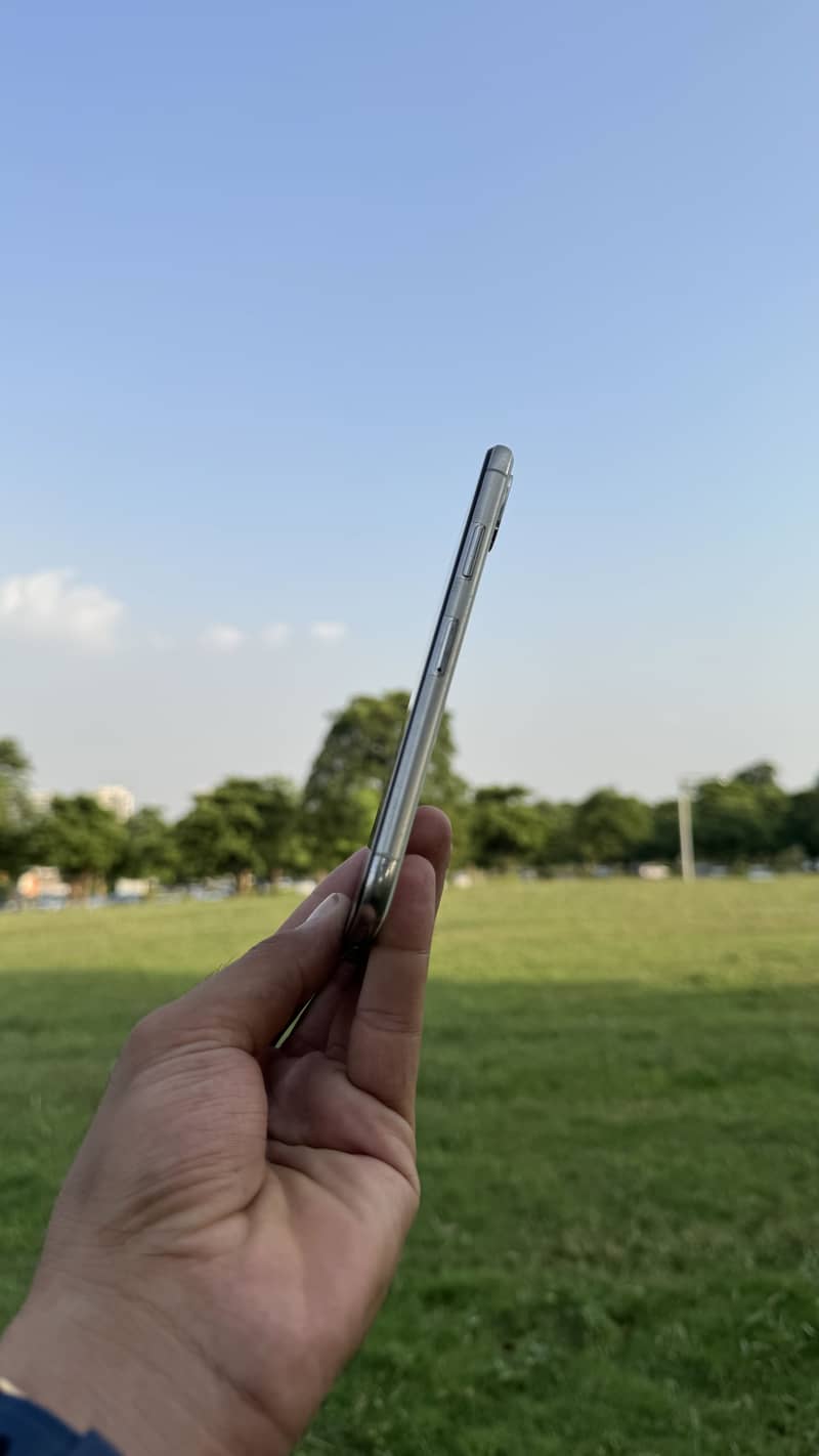 Apple iPhone XS 5