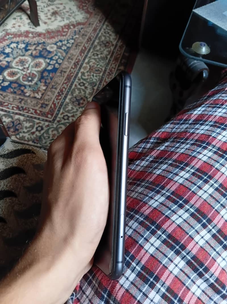 Apple iPhone 11 3