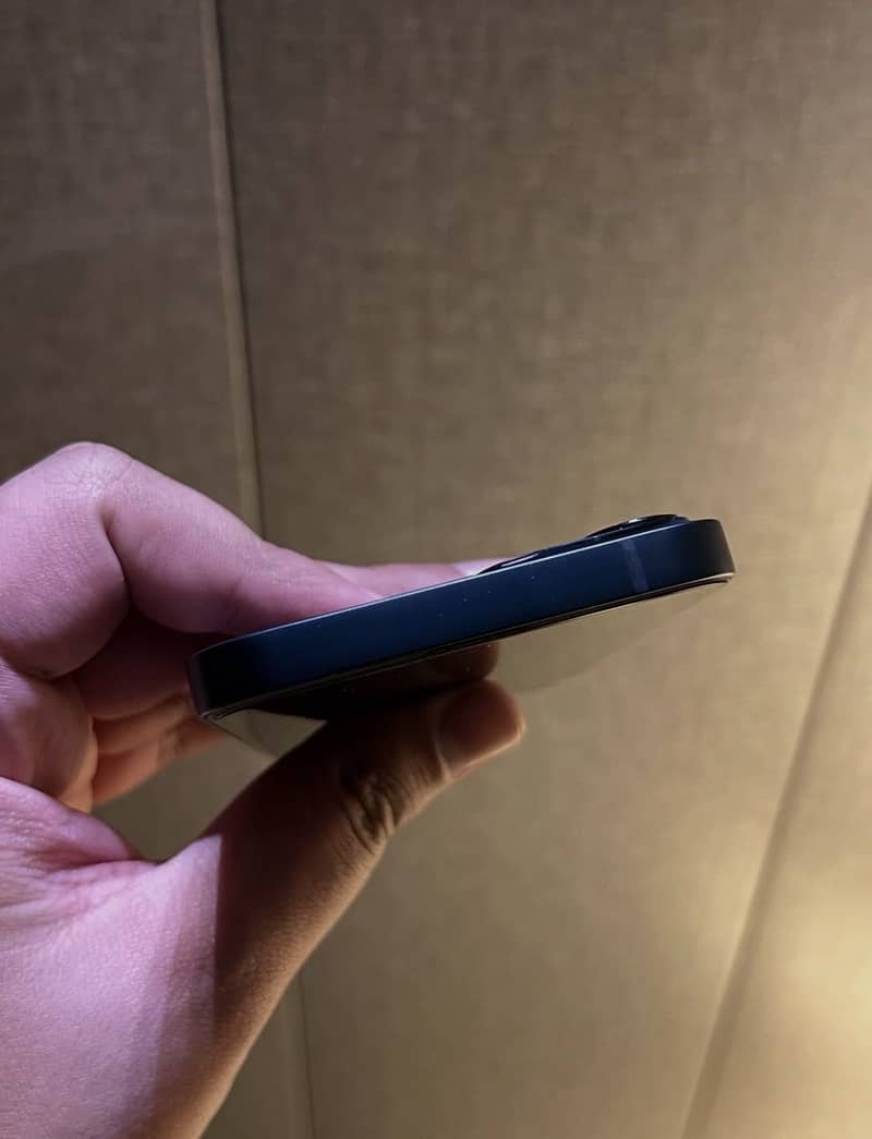 Apple iPhone 13 2