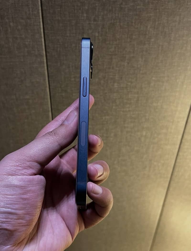 Apple iPhone 13 4