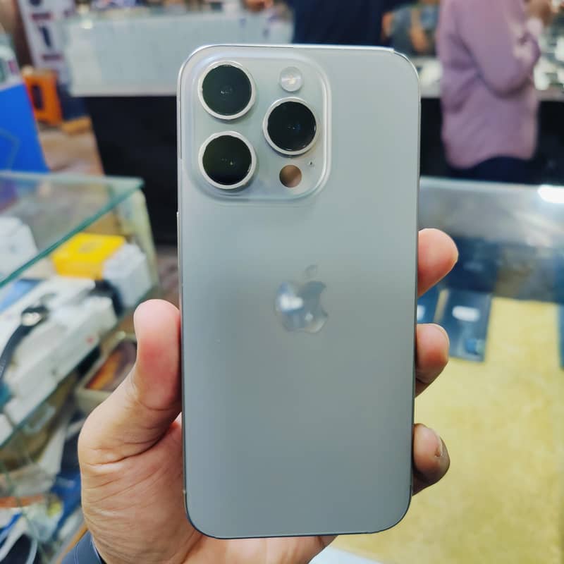 Apple iPhone 15 Pro 0