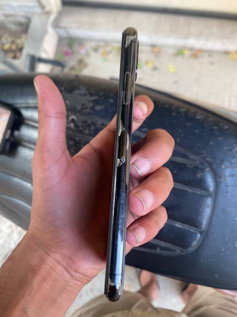 Apple iPhone X 3