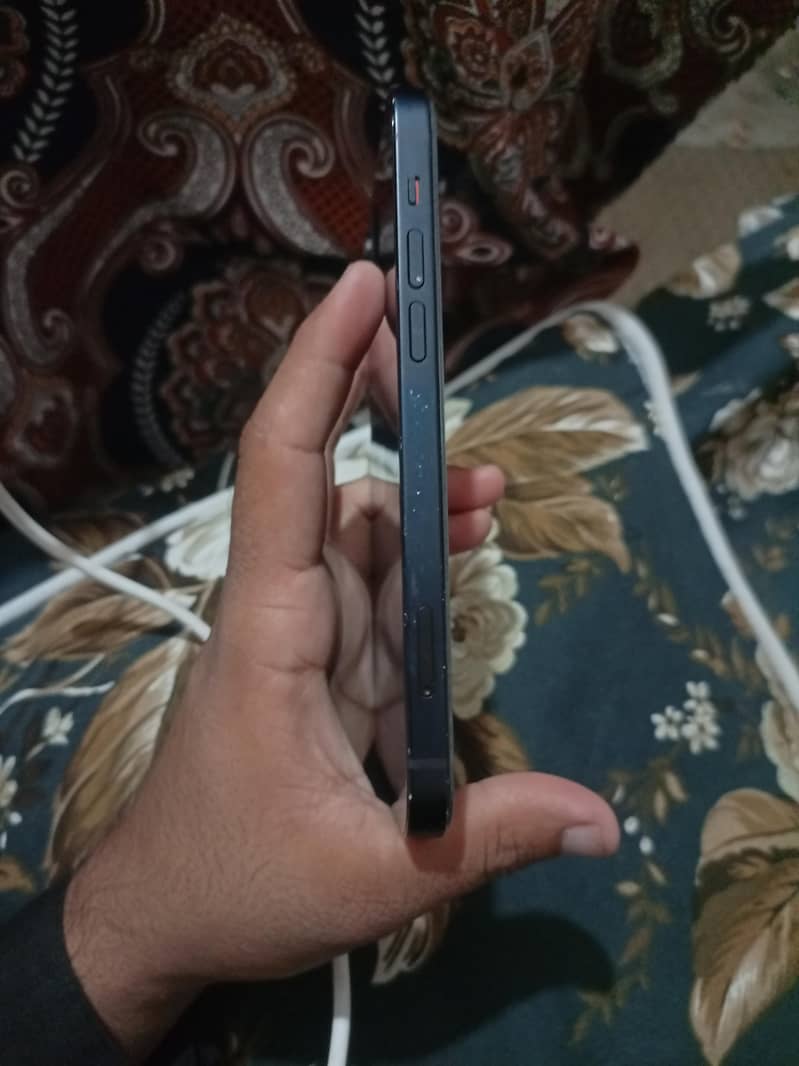 Apple iPhone 12 3