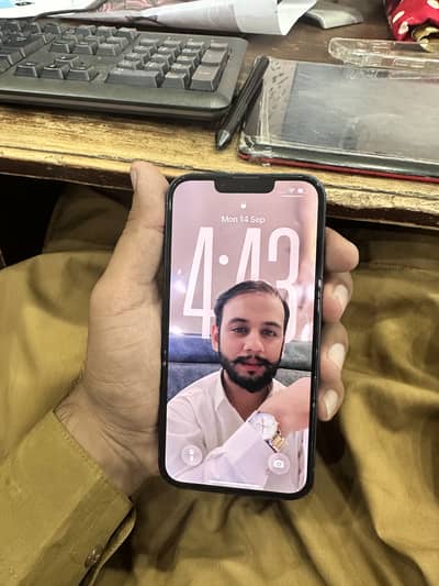 Apple iPhone 13