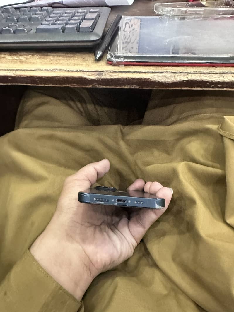 Apple iPhone 13 1