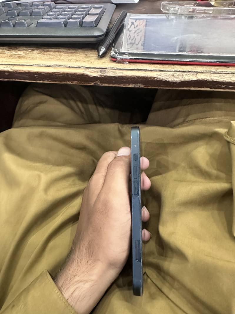 Apple iPhone 13 4