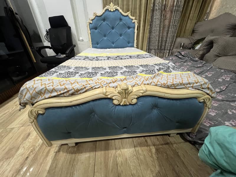 Single person bed 0