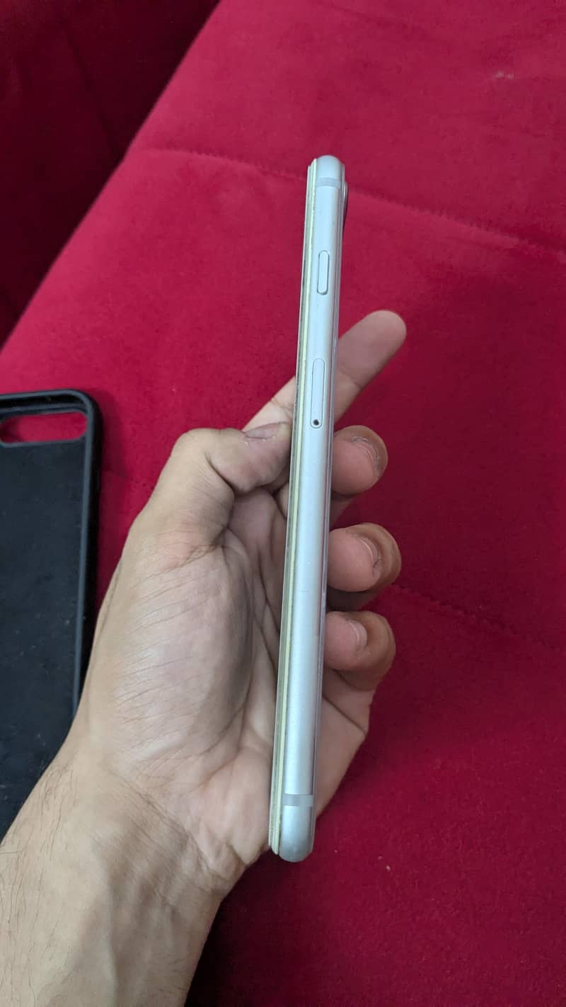Apple iPhone 8 Plus 3