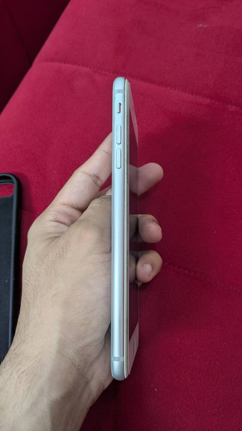 Apple iPhone 8 Plus 4