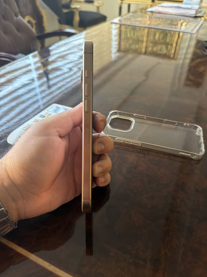 Apple iPhone 16 Pro Max 2